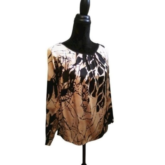 Elie Tahari Tops - Elie TAHARI Silk Lightweight Keyhole Back Bow‎ Tie Blouse